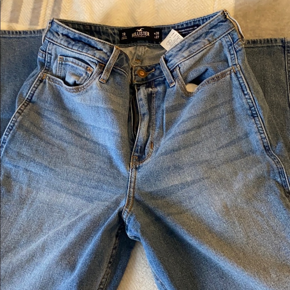 Hollister High-Rise Mom Jeans size w28/L27